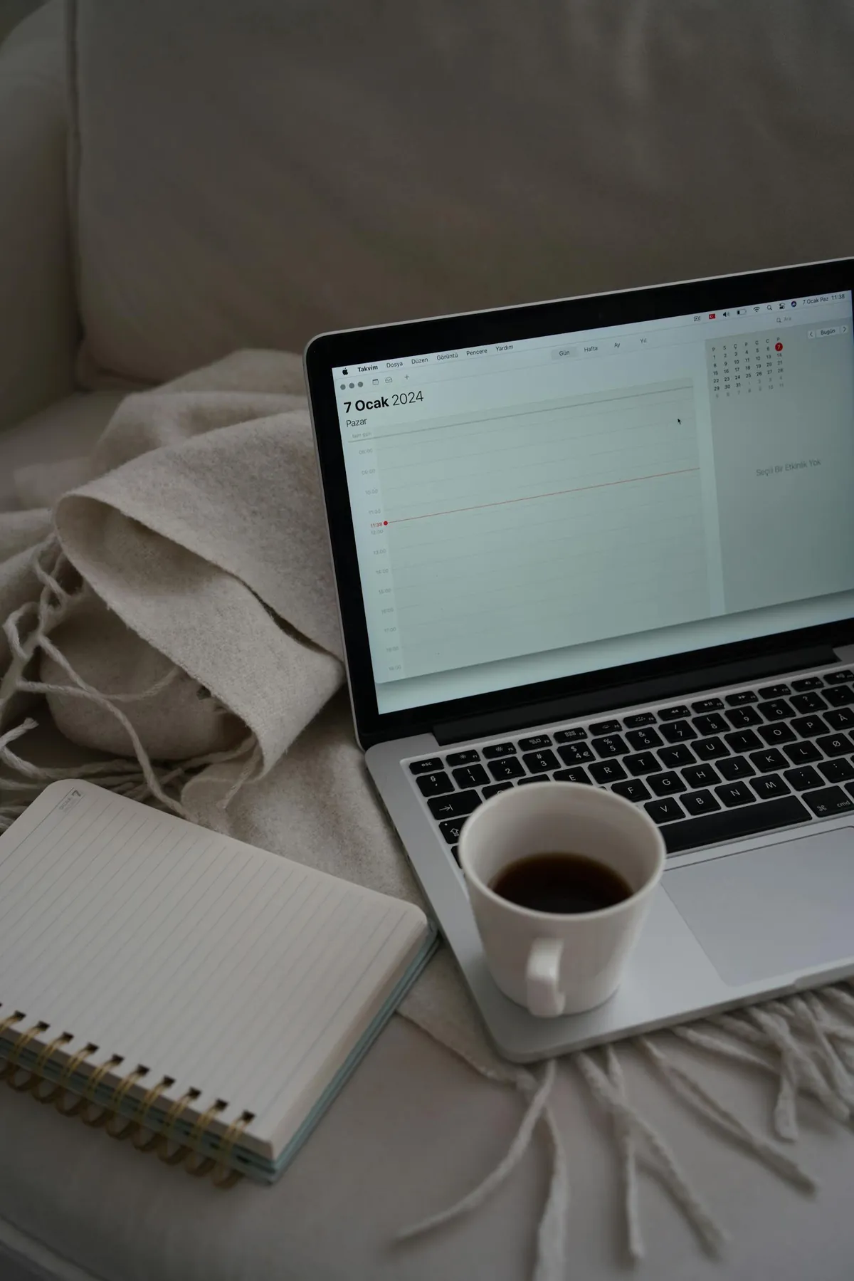laptop showing Notion and calendar productivity dashboard