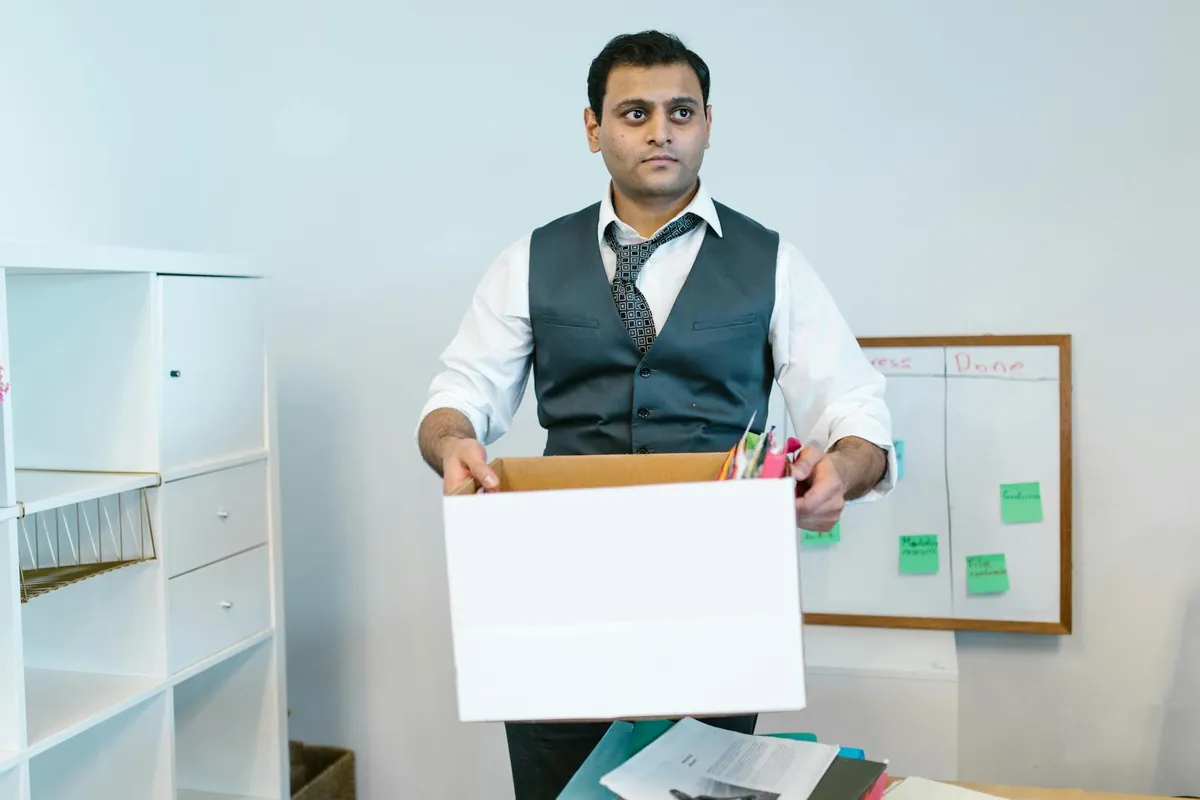 professional handing in resignation letter UK office